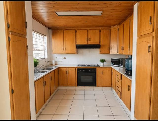 3 BEDROOM TOWNHOUSE FOR SALE IN VANDERBIJLPARK CE 3